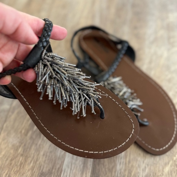 Minnetonka Moccasins Metallic Fringe Thong Leather Sandals - Picture 3 of 7